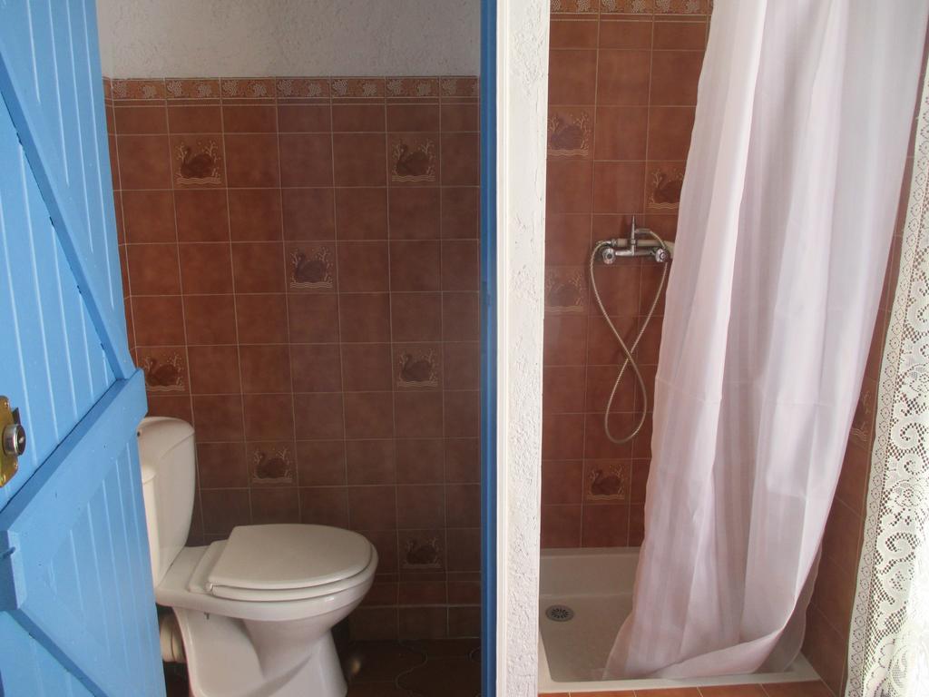 Hotel Restaurant Les 3 Chenes Fréjus Екстериор снимка