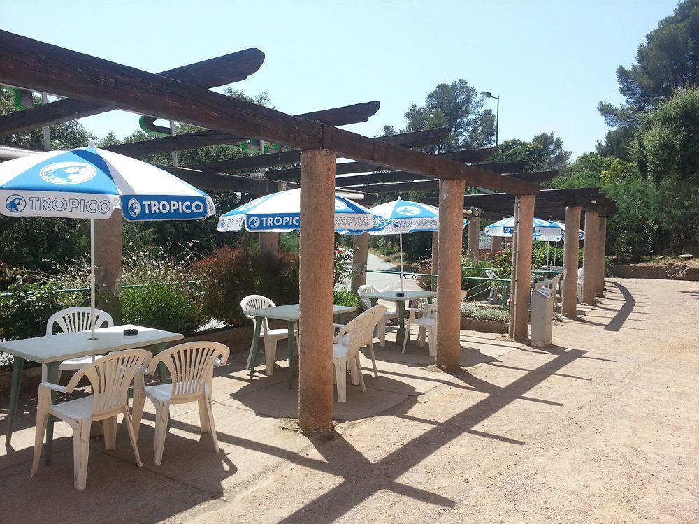 Hotel Restaurant Les 3 Chenes Fréjus Екстериор снимка