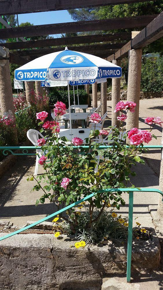 Hotel Restaurant Les 3 Chenes Fréjus Екстериор снимка