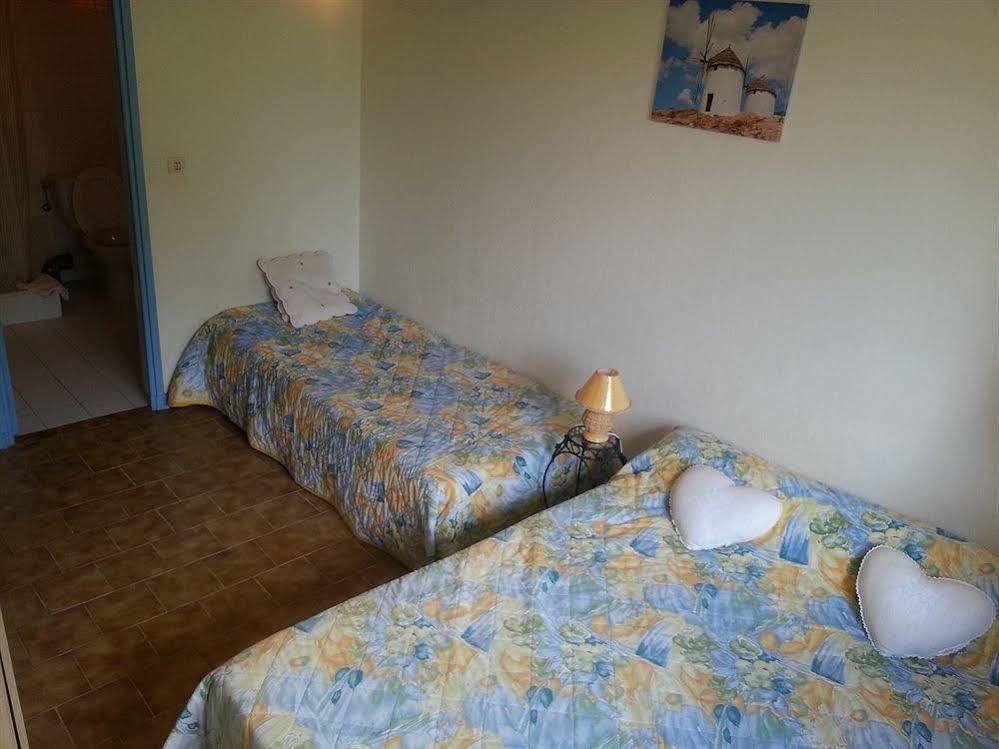 Hotel Restaurant Les 3 Chenes Fréjus Екстериор снимка