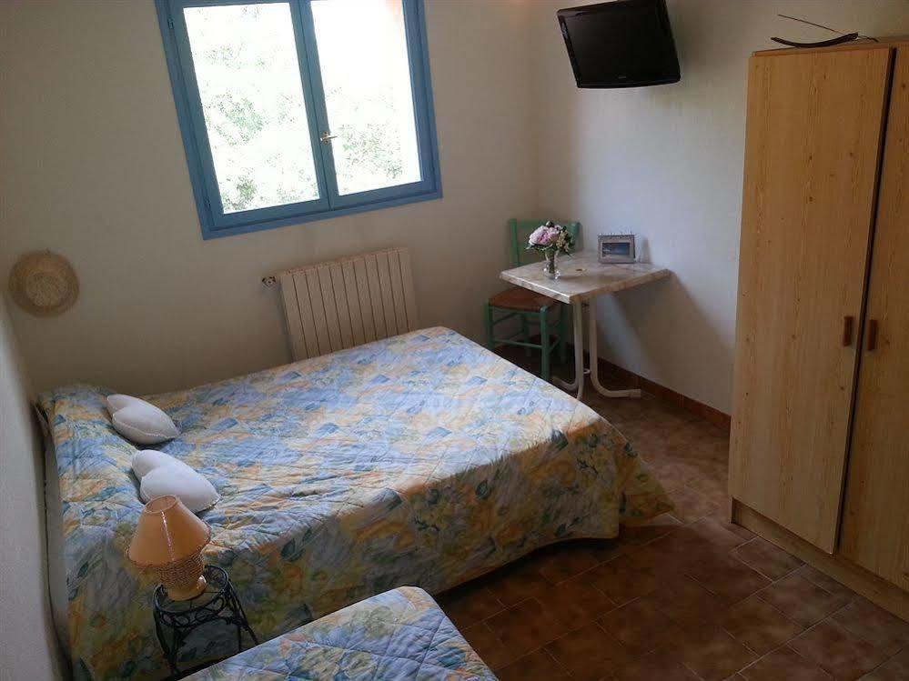 Hotel Restaurant Les 3 Chenes Fréjus Екстериор снимка