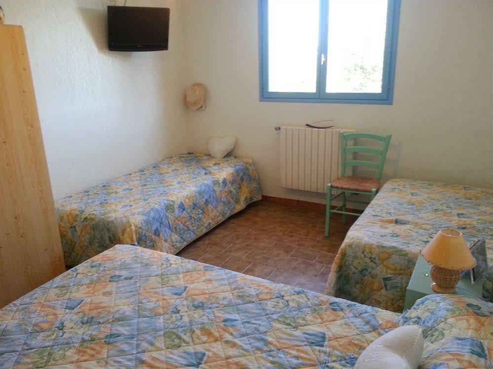 Hotel Restaurant Les 3 Chenes Fréjus Екстериор снимка
