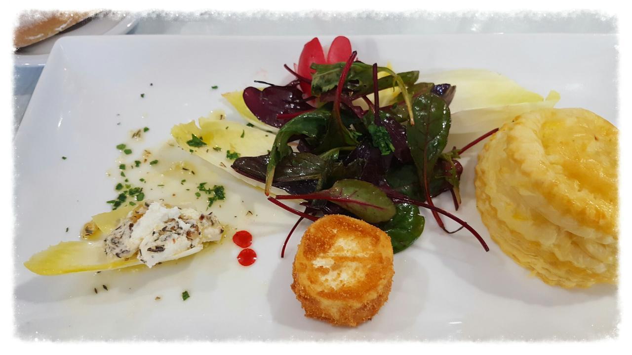 Hotel Restaurant Les 3 Chenes Fréjus Екстериор снимка