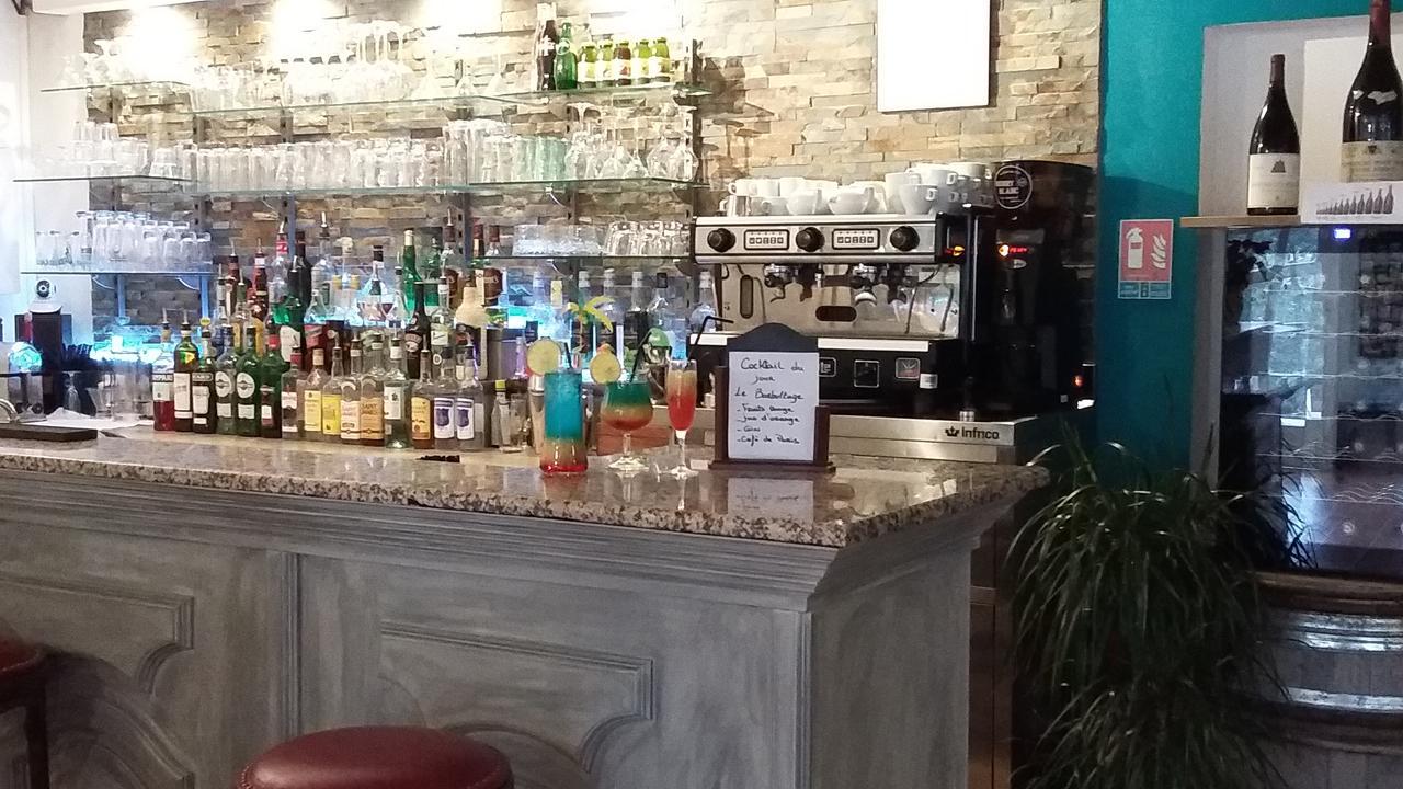 Hotel Restaurant Les 3 Chenes Fréjus Екстериор снимка
