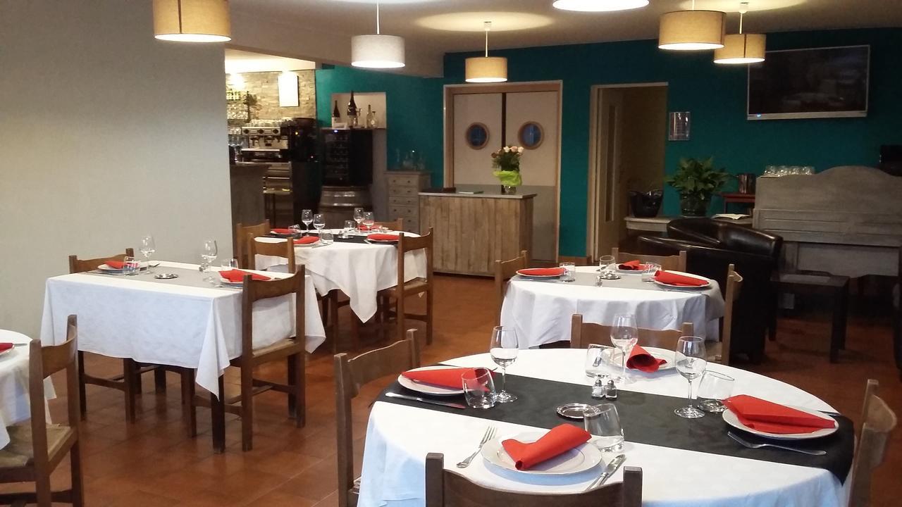 Hotel Restaurant Les 3 Chenes Fréjus Екстериор снимка