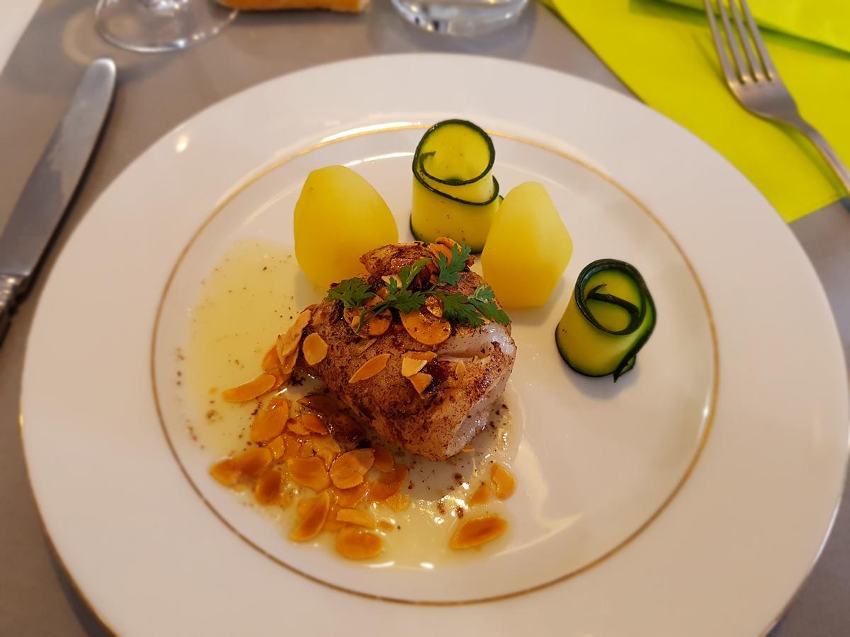 Hotel Restaurant Les 3 Chenes Fréjus Екстериор снимка