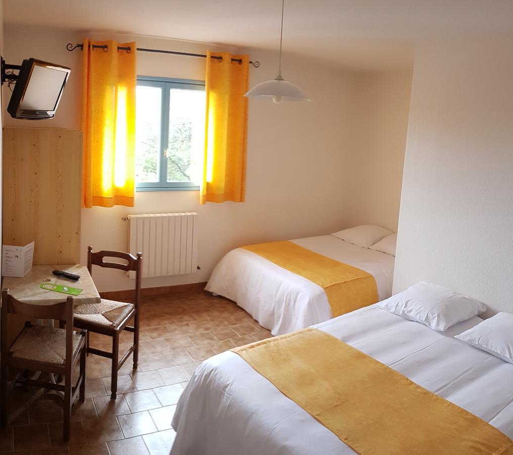 Hotel Restaurant Les 3 Chenes Fréjus Екстериор снимка