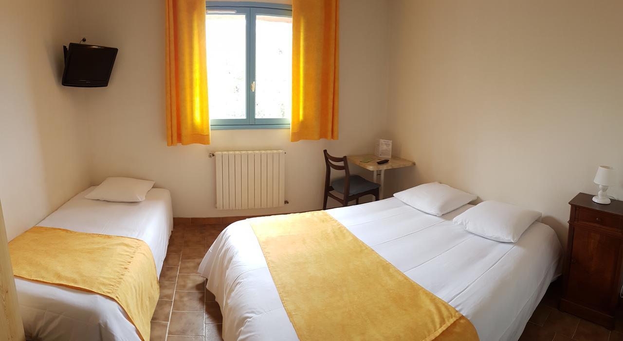 Hotel Restaurant Les 3 Chenes Fréjus Екстериор снимка