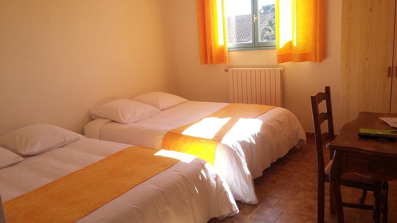 Hotel Restaurant Les 3 Chenes Fréjus Екстериор снимка