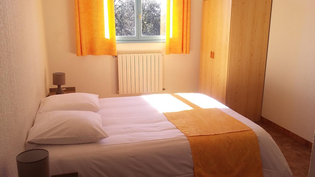 Hotel Restaurant Les 3 Chenes Fréjus Екстериор снимка