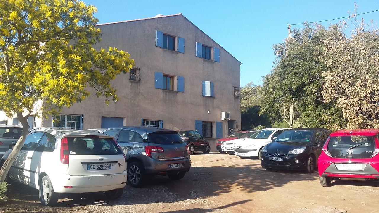 Hotel Restaurant Les 3 Chenes Fréjus Екстериор снимка