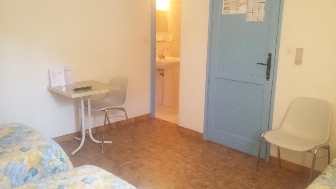 Hotel Restaurant Les 3 Chenes Fréjus Екстериор снимка