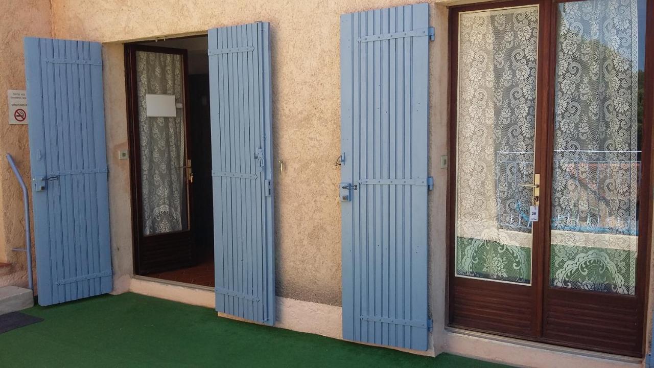 Hotel Restaurant Les 3 Chenes Fréjus Екстериор снимка