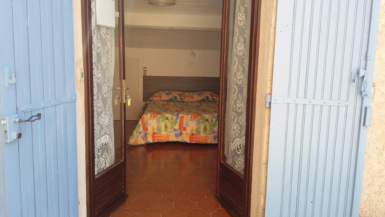Hotel Restaurant Les 3 Chenes Fréjus Екстериор снимка